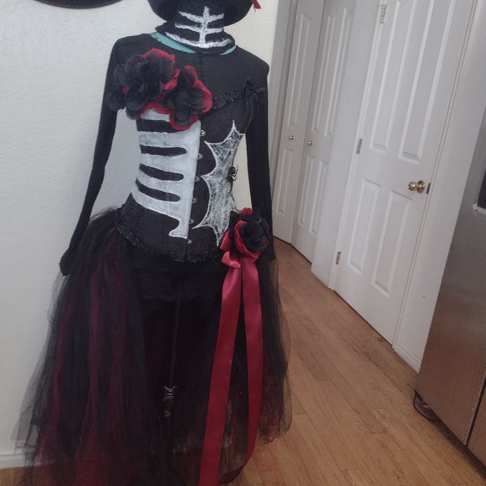 Ladies Day of The dead costume - Picture 2 of 3
